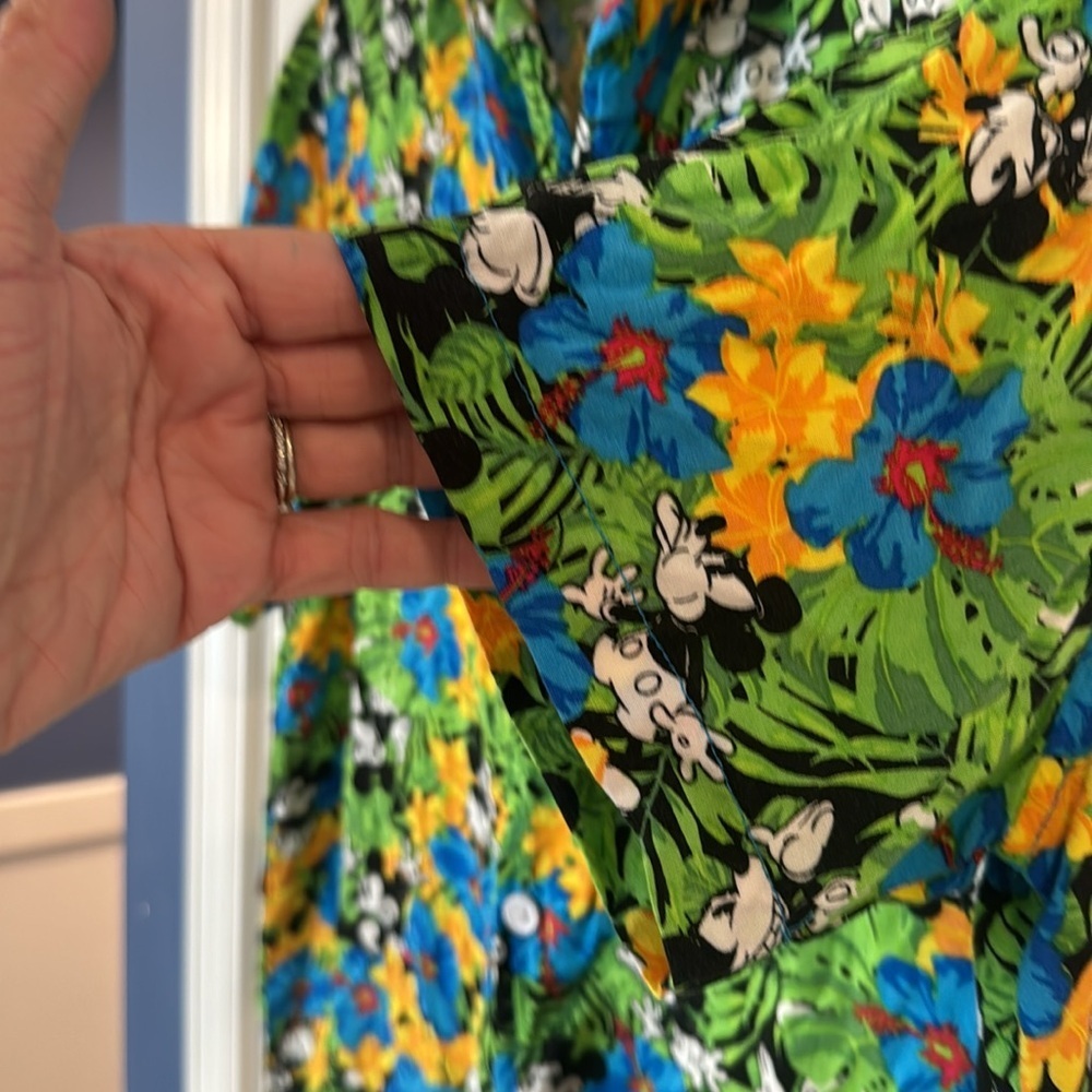 Disney Mickey Mouse Men's Aloha Floral Hawaiian Button Shirt Size Medium - Picture 4 of 5